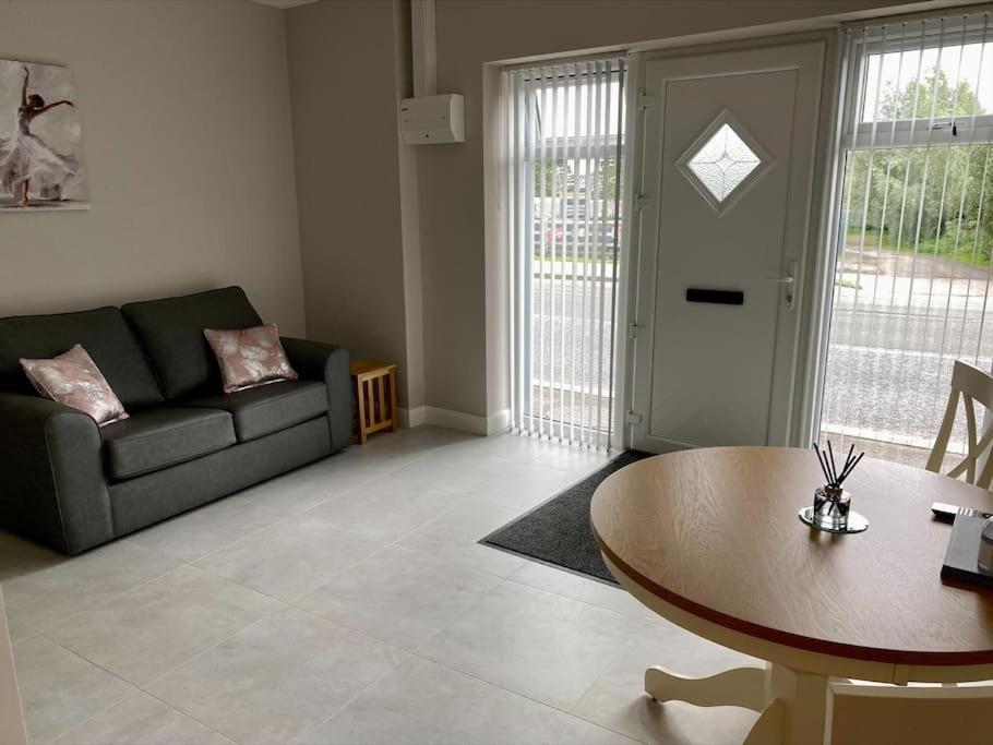 Erne Getaway No.7 Brand New 1 Bed Apartment Enniskillen Exterior photo