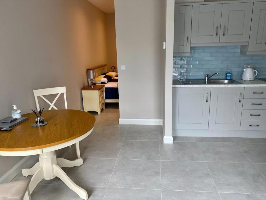 Erne Getaway No.7 Brand New 1 Bed Apartment Enniskillen Exterior photo