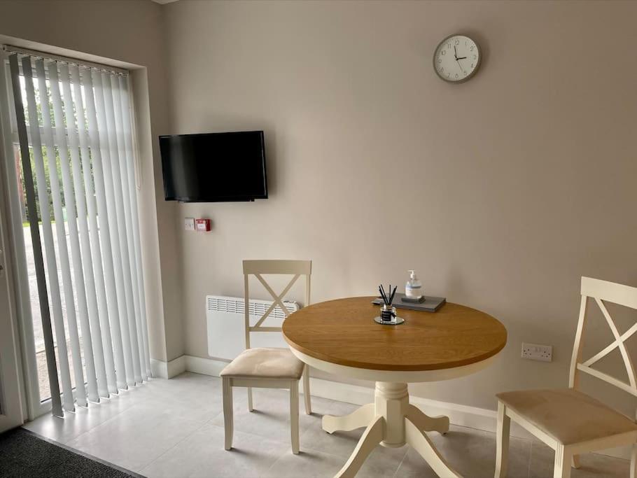 Erne Getaway No.7 Brand New 1 Bed Apartment Enniskillen Exterior photo